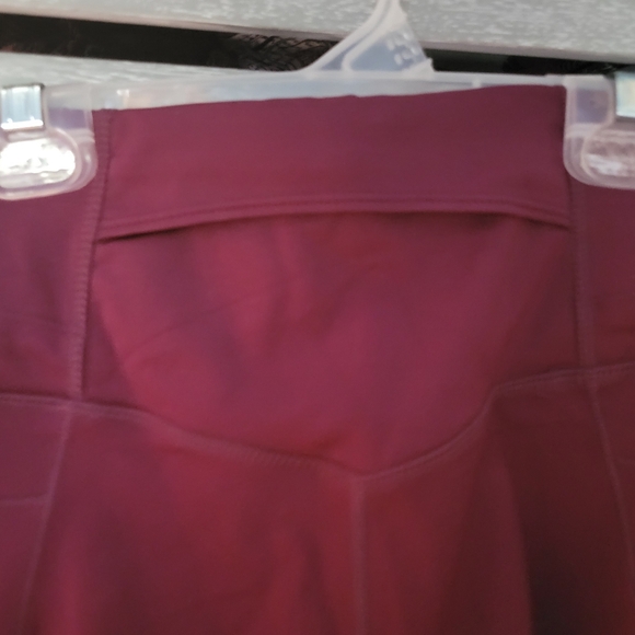 NWT Fabletics High-Waisted Motion365® Paneled Legging Burgundy/Golden XS Short - Picture 8 of 8